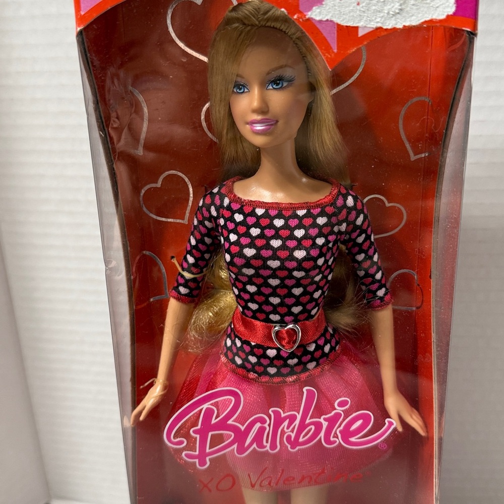 2007 Mattel Valentine Barbie in Black and Pink Heart Dress with Matching Cat